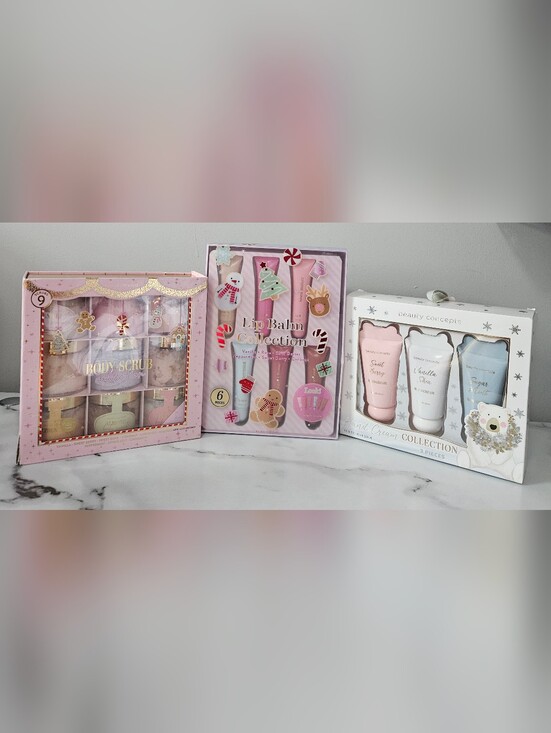 Other - Holiday Theme Self Care Bundle (18-Pieces Total)